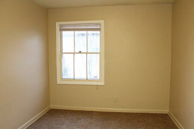 Building Photo - 5112-5116 NE 32nd Ave