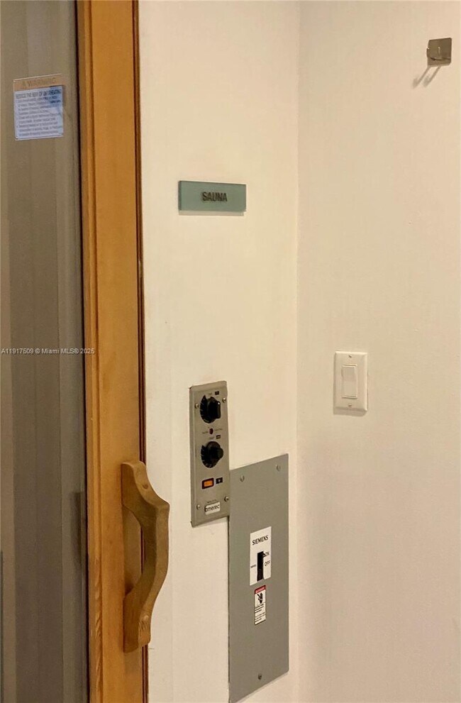 Building Photo - 350 S Miami Ave