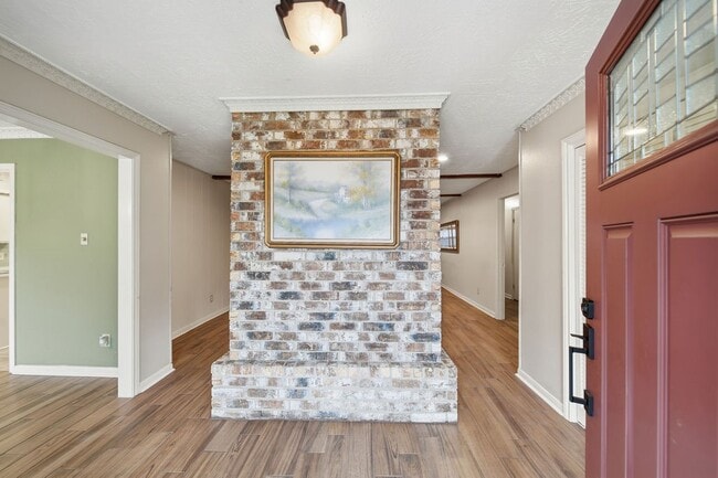 Building Photo - 3226 Springhill Dr