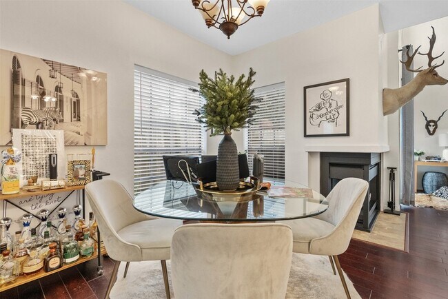 Building Photo - 2220 Bering Dr