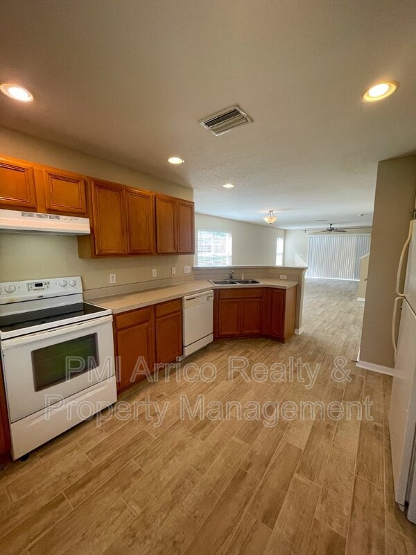 Building Photo - 10840 Johanna Ave