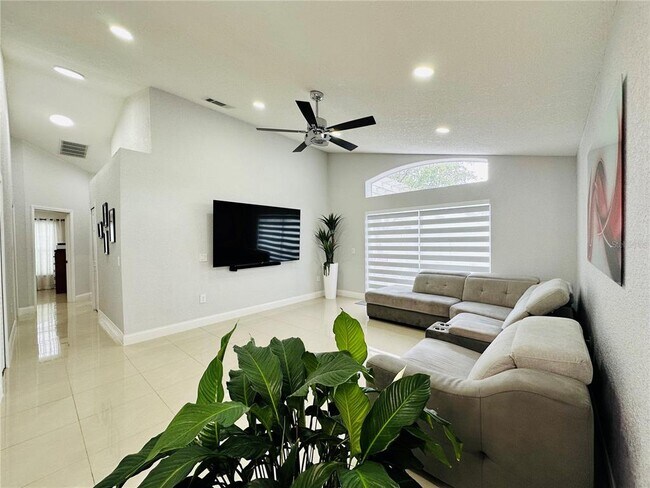 Building Photo - 8885 Palisades Beach Ave