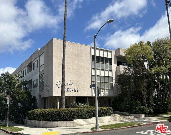 Building Photo - 1440 Reeves St