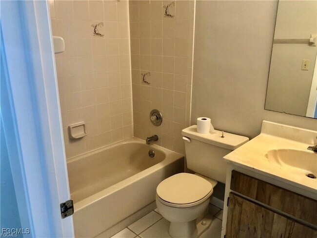 Building Photo - 4717 SW 13th Ave