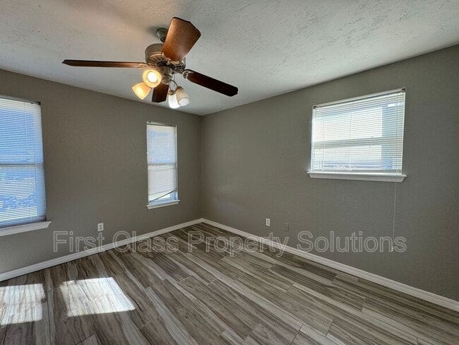 Building Photo - 3524 Hillside Dr