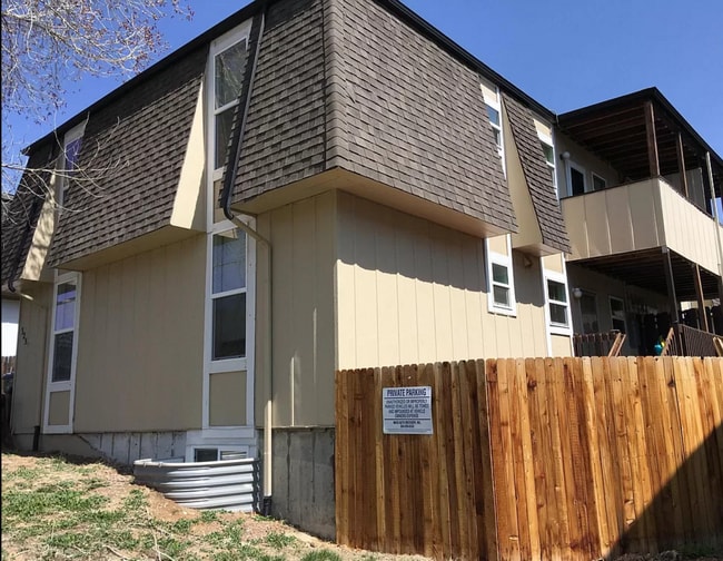 Building Photo - Central a/c & heating | Off-street parking | Close to downtown Golden