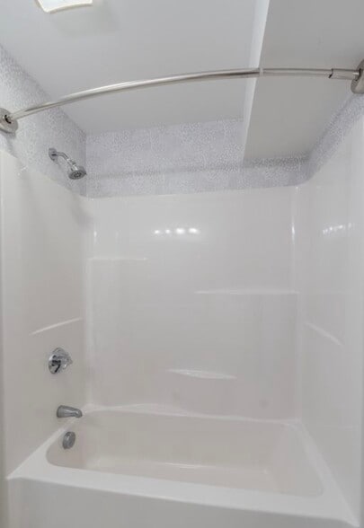 Bathroom 1 - 449 High St