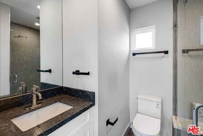 Building Photo - 4963 N Clybourn Ave