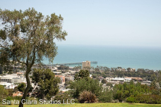 Building Photo - 1381 E Santa Clara St