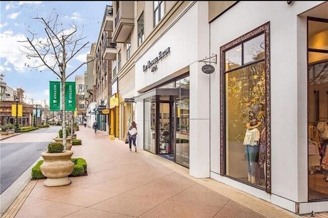 Building Photo - 11636 Parkside Ave