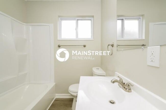 Building Photo - 4 Bedroom Pet-Friendly Home in INDIANAPOLI...