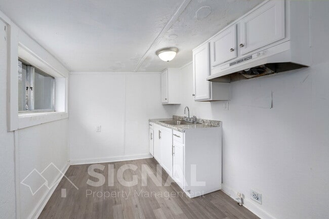 Building Photo - 3230 Arlington Ave