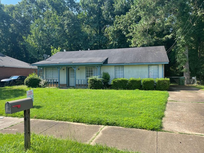 Building Photo - 3 Bdrm 2 Bath in East Montgomery great loc...