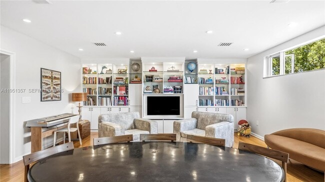 Building Photo - 4805 Cherokee Ave