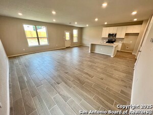 Building Photo - 204 Kinsley Wy