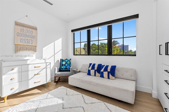 Building Photo - 895 NE 76th St