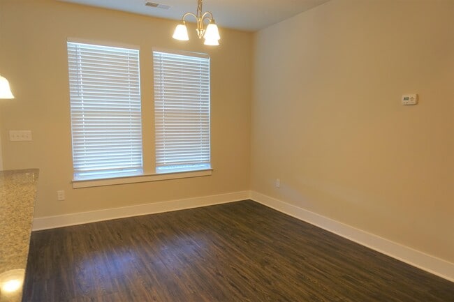 Building Photo - 17 Timber Oak Way