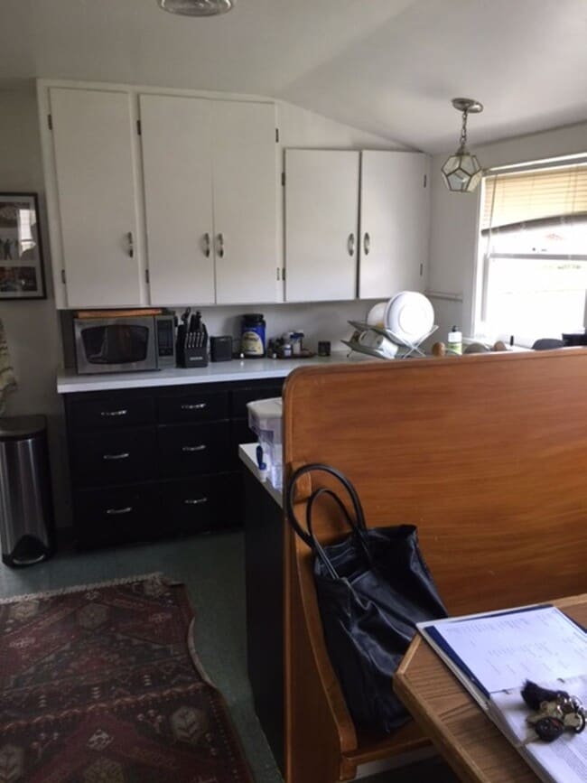Building Photo - Adorable Two-bedroom Ballard Cottage