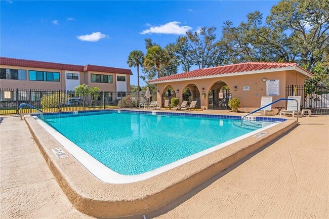 Building Photo - 1750 Belleair Forest Dr