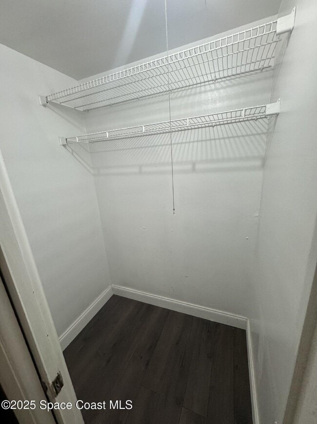 Building Photo - 10 Scott Ln