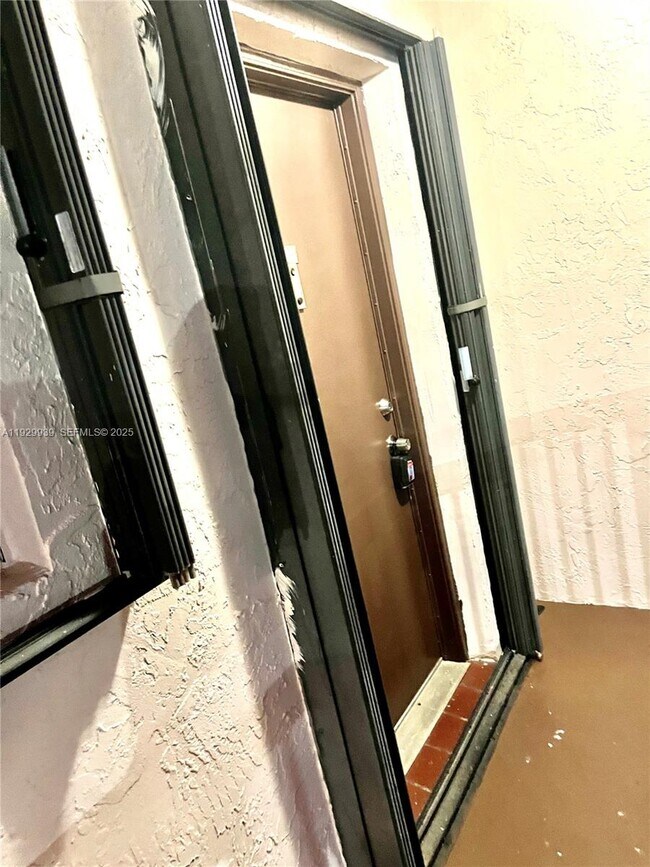 Building Photo - 851 NE 207th Ln