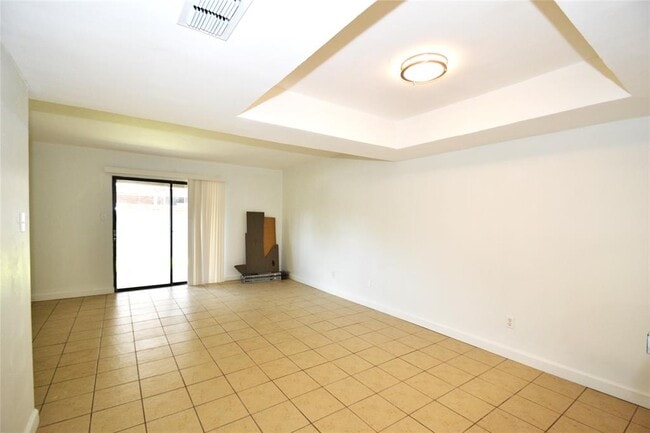 Building Photo - 1202 Southport Dr
