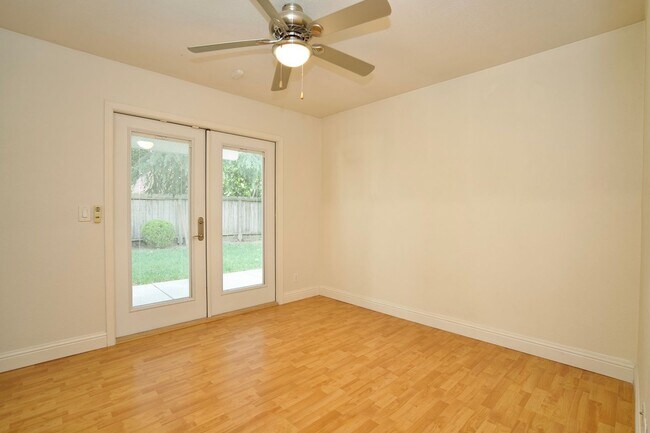 Building Photo - 1383 Spruce St