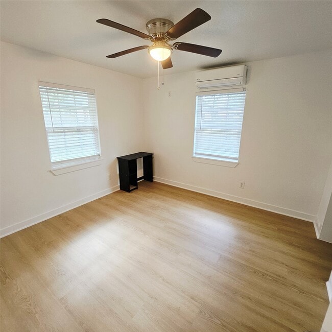 Building Photo - 305 Miles Rd