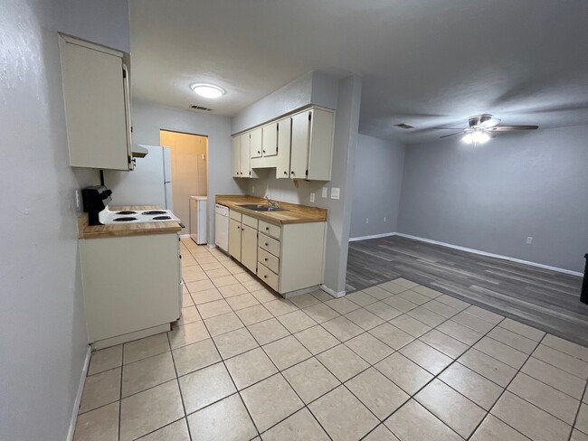 Building Photo - 2210 SW 70th Terrace