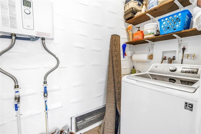 Building Photo - 2421 Covina Way S