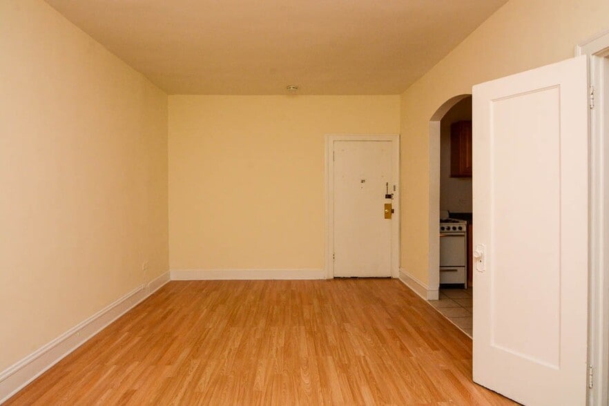 Building Photo - 4854 N Damen Ave