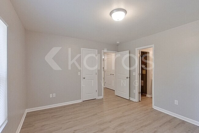 Building Photo - 102 Amber Mill Cir