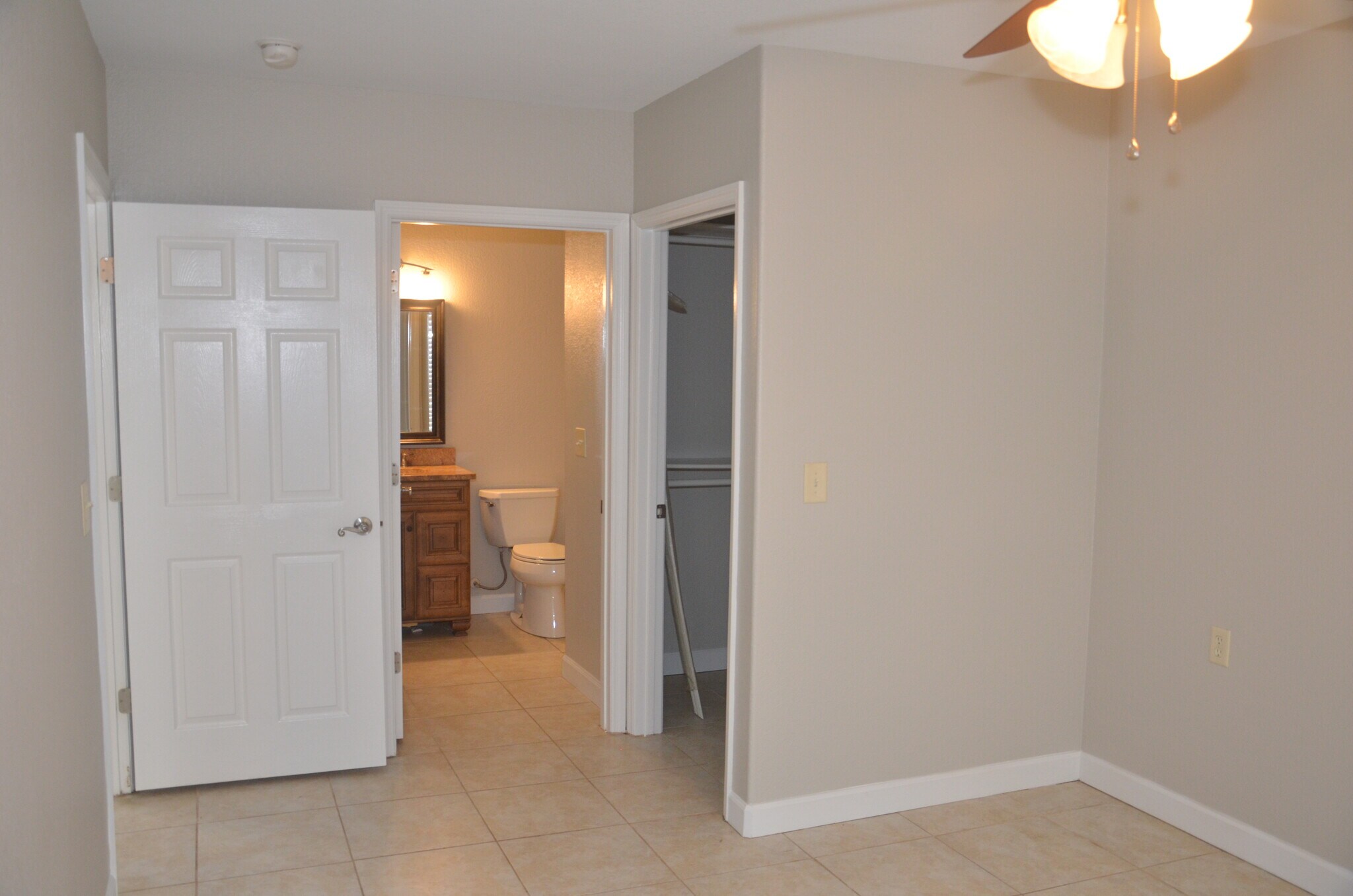 Building Photo - 897 Fording Island Rd