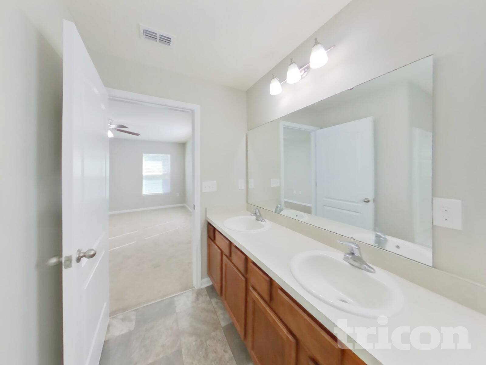 Building Photo - 1987 April Oaks Dr