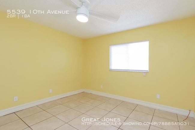 Building Photo - RECENTLY RENOVATED DUPLEX IN PINE MANOR!!!