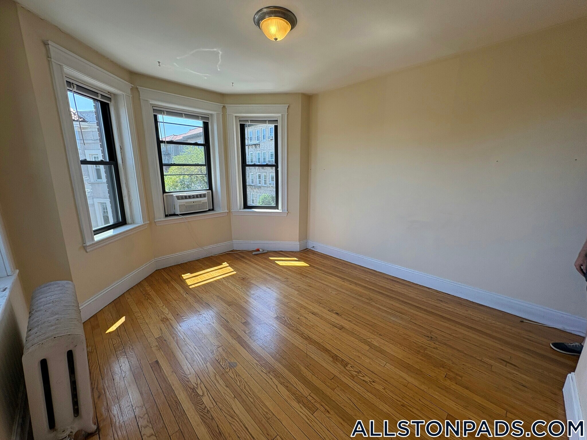 Building Photo - 39 Glenville Ave