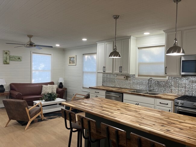 Building Photo - 904 Kentucky St