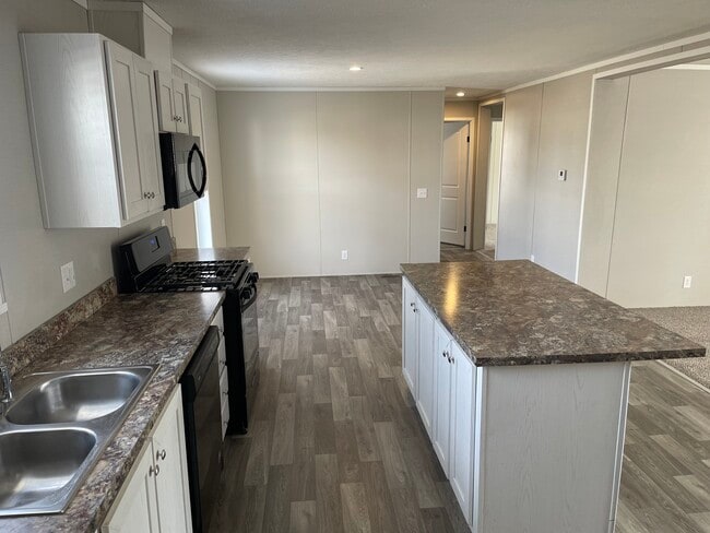 Building Photo - 46000 Geddes Rd