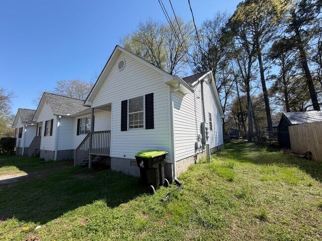 Building Photo - 121 Clyde Dr