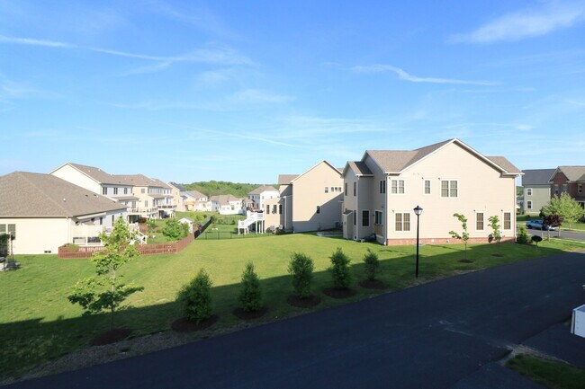 Building Photo - Beautiful Garage Townhouse in Poplar Run - Minutes to Glenmont METRO & I-200!