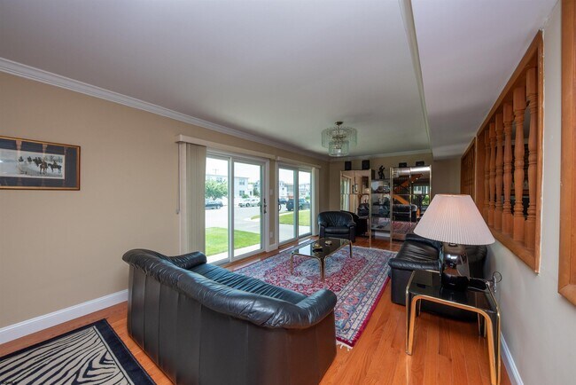 Building Photo - 3201 Bayland Dr