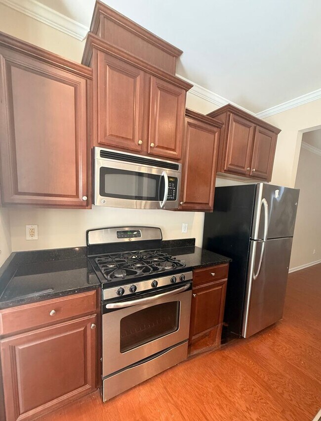 Building Photo - Beautiful Providence Place Townhome Near RTP & RDU – Pool Community!