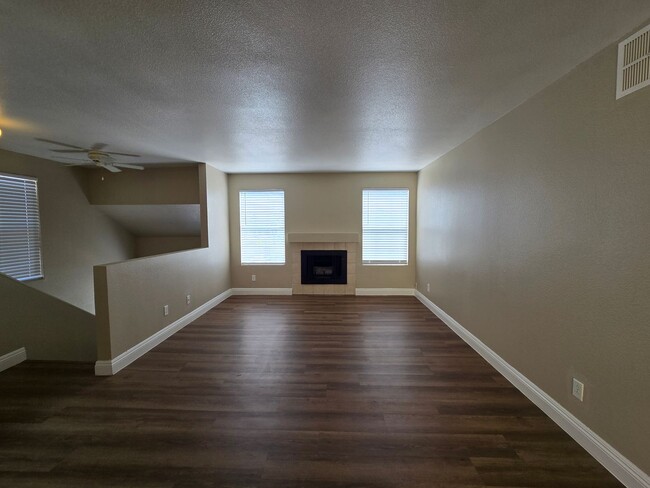 Building Photo - A Fabulous 3 Bedroom Condo in NW Las Vegas.