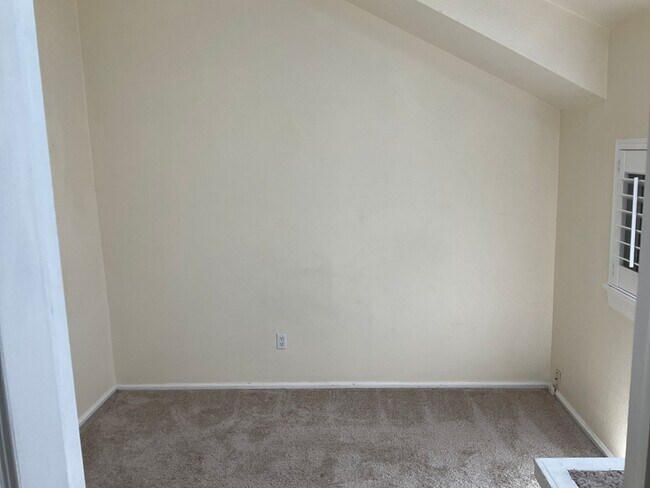 Building Photo - Pre lease !!