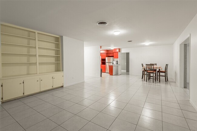 Building Photo - 604 Hayman St