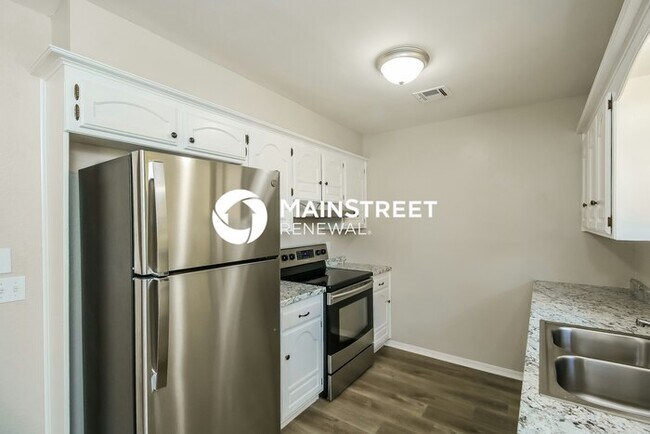 Building Photo - 3 Bedroom Pet-Friendly Home in YUKON, OK with Main Street Renewal