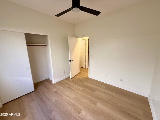 Building Photo - 21143 E Roundup Way