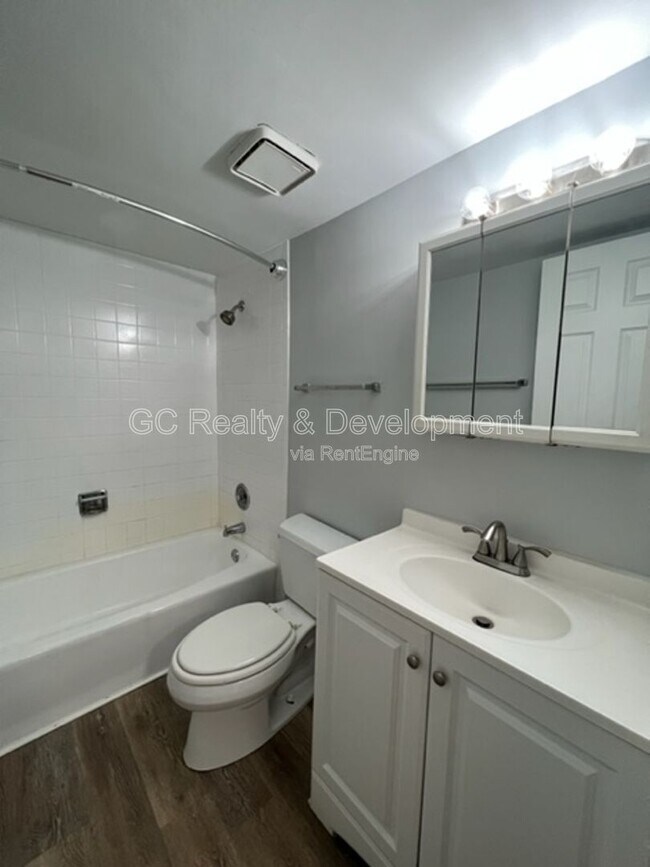 Building Photo - 312 N Warwick Ave