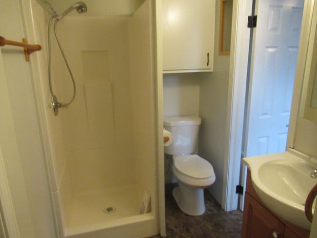 Building Photo - Cute Home in Sandpoint