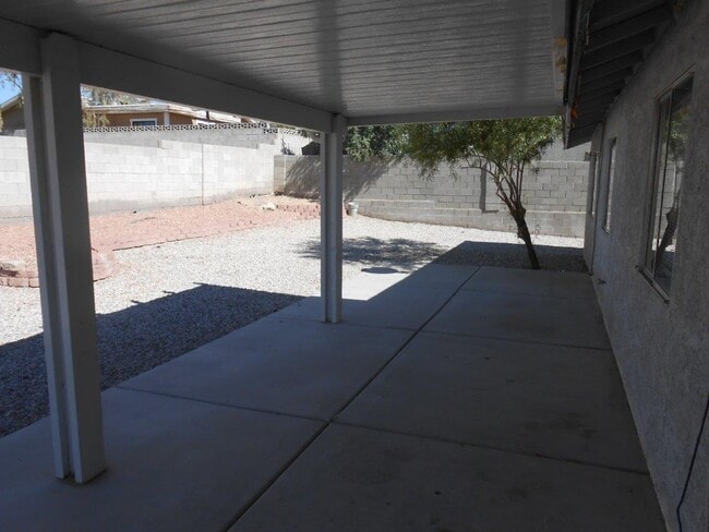 Building Photo - Spacious Single Story Home near Lake Mead ...